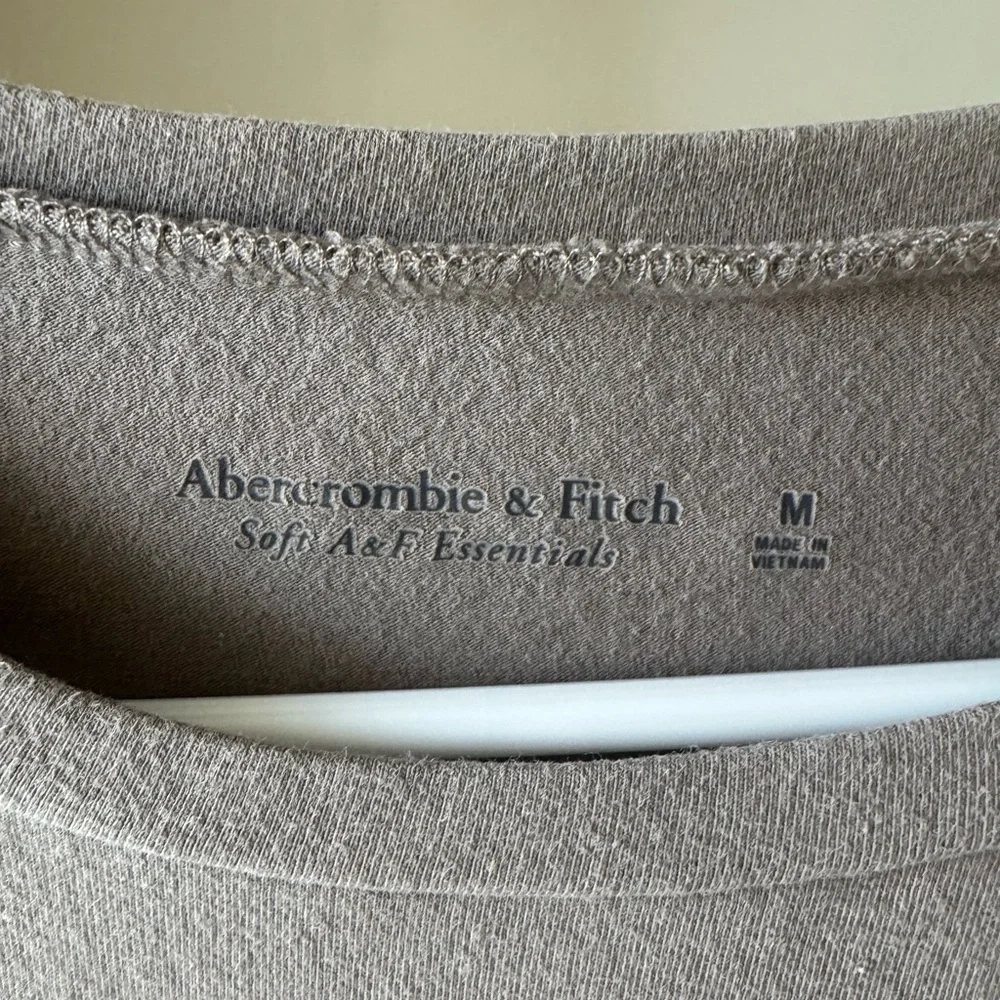 Abercrombie Fitted Baby Tee in beige - Picture 2 of 3